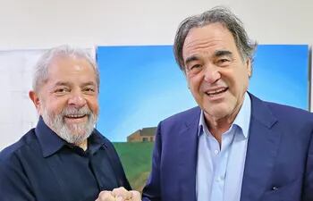 El presidente brasileño Luis Inácio "Lula" da Silva y el cineasta Oliver Stone.