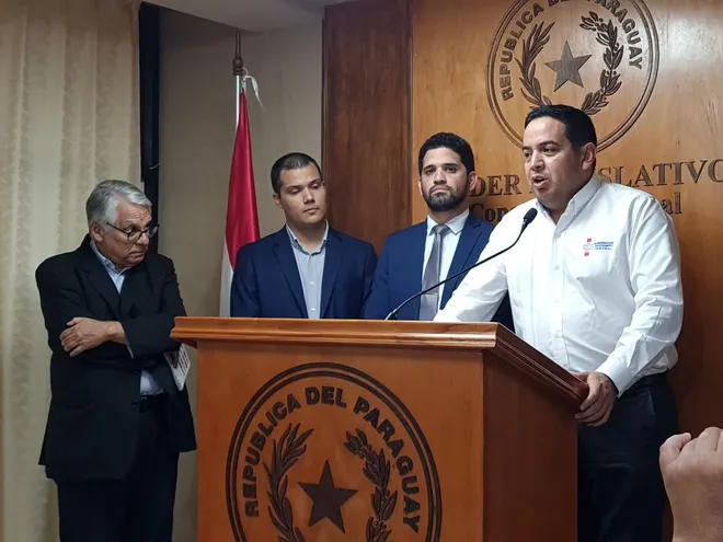 El gobernador de Central, Ricardo Estigarribia, presentó hoy un "plan regional de transporte".