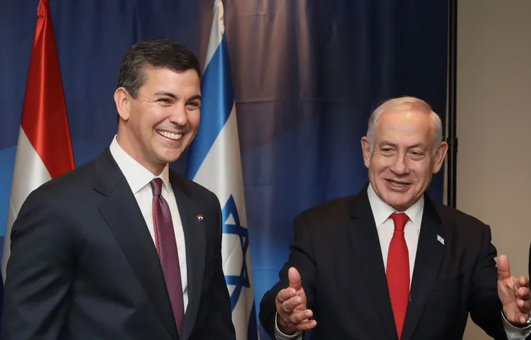 Santiago Peña y Benjamín Netanyahu, reunidos tras el acuerdo de abrir ambas embajadas las ciudades de sus respectivos países.