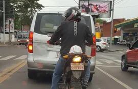 motociclista-respeta-reglas-de-transito-94455000000-1507686.jpg