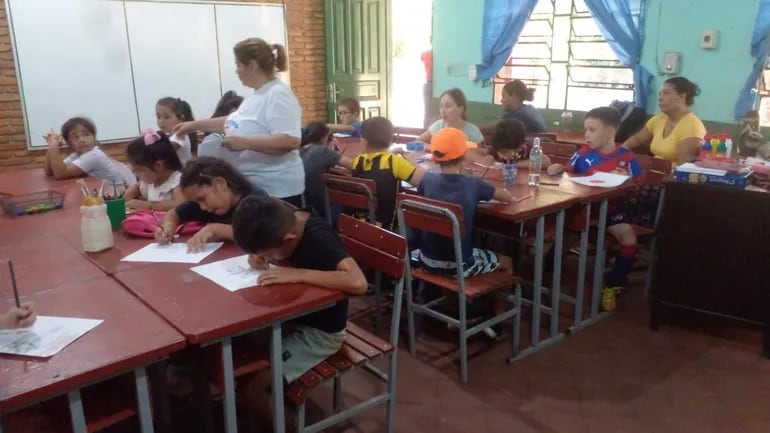 Una de las instituciones beneficiadas es la Escuela Básica Nº 251 “José Dolores González” del barrio Tayazuapé de la ciudad de San Lorenzo.