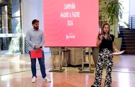 Nico Serrano y Joyce Duré, jefa de Marketing del Shopping Mariscal, presentaron la nueva campaña.