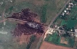 fotografia-tomada-desde-un-satelite-que-muestra-la-zona-donde-el-avion-malasio-se-estrello-en-ucrania-efe-201045000000-1111415.jpg
