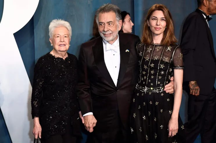 Eleanor Coppola junto a su marido Francis Ford Coppola y su hija Sofía en una gala celebrada en 2022.