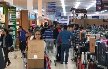 Las ventas bajaron notablemente en los comercios paraguayos (foto ilustrativa).