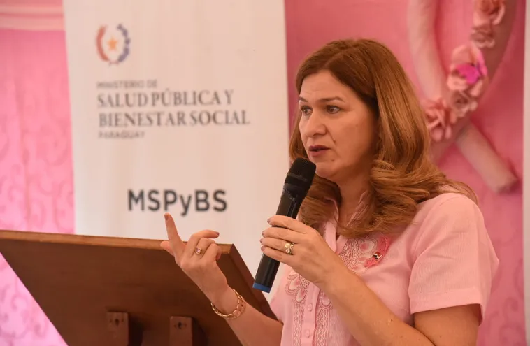 La ministra de Salud María Teresa Barán enfatizó que se debe apostar por un diagnóstico temprano del cáncer de mama.