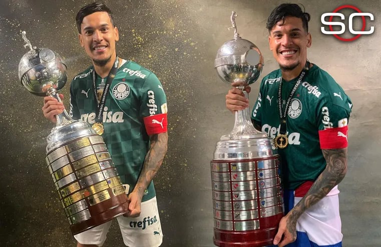 Gustavo Gómez por dos; con  la Copa Libertadores tras la final 2021 (i) y la de 2020 (d) (gentileza @SC_ESPN).