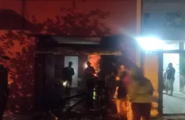 Parte de una vivienda se incendió en Asunción esta madrugada