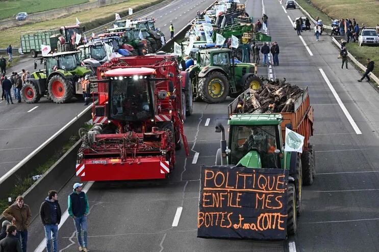 Los agricultores franceses preparan el “cerco” de París.