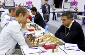 neuris-delgado-derecha-ocupa-el-primer-tablero-del-equipo-paraguayo-en-las-olimpiadas-de-ajedrez-de-baku--233447000000-1498982.jpg