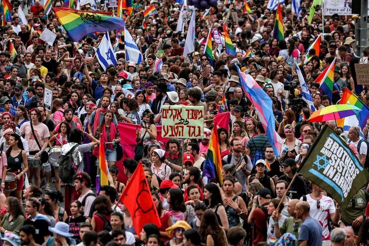 Miembros de la comunidad LGTBI israelí y simpatizantes desfilan en la edición número 21 de la Marcha del Orgullo Gay en Jerusalén, Israel.