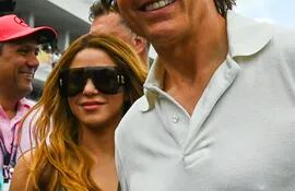 Shakira y Tom Cruise, juntitos en el Grand Prix de Miami de Fórmula Uno. (CHANDAN KHANNA/AFP)
