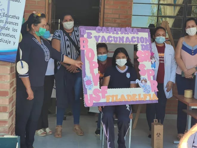 La vacunación dirigida a adolescentes se inició hoy en varias escuelas del Chaco.