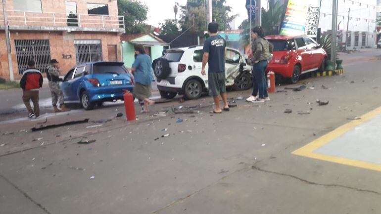 Tres vehículos estuvieron involucrados en el accidente mañanero en Coronel Oviedo.