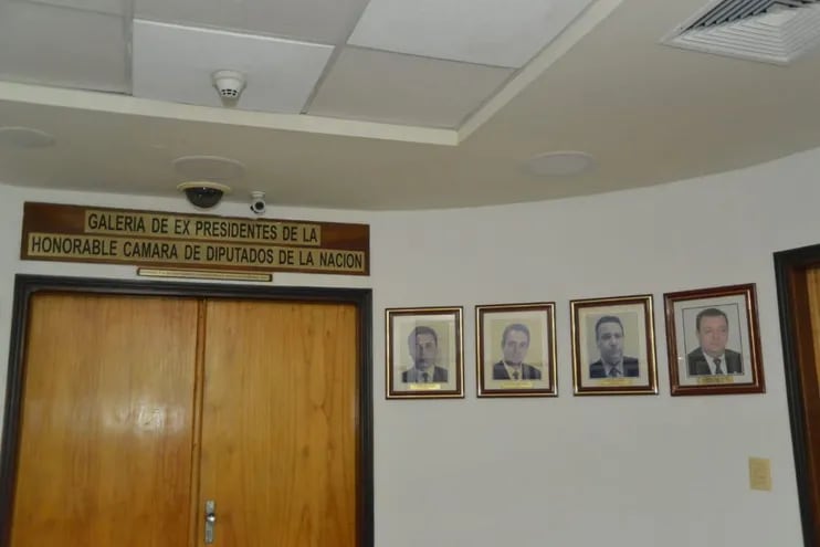 Galería de presidentes de la Cámara de Diputados donde aparece Óscar González Daher (ANR, HC). Segundo de la derecha.