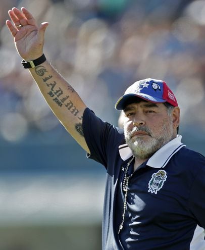Maradona vuelve a Gimnasia dos días después de haber ...