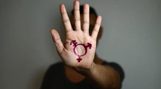 Polémica en Perú por decreto que incluye transexualidad y disforia de género como enfermedades mentales