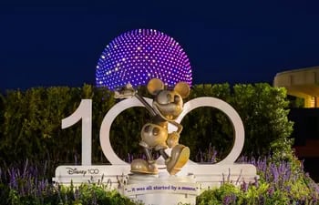 La estatua de Mickey instalada en el marco de los 100 años de los estudios Disney, en el Walt Disney World Resort. El estudio de animación celebró su centenario con un cortometraje especial.