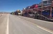 Camioneros paraguayos están varados en Argentina por el desmoronamiento de un puente en la frontera que une Argentina con Chile.