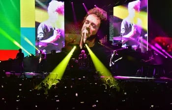 Con la imagen de Gustavo Cerati en la pantalla y los altavoces, sus compañeros de Soda Stereo celebraron el legado de una de las bandas más emblemáticas del rock latinoamericano.