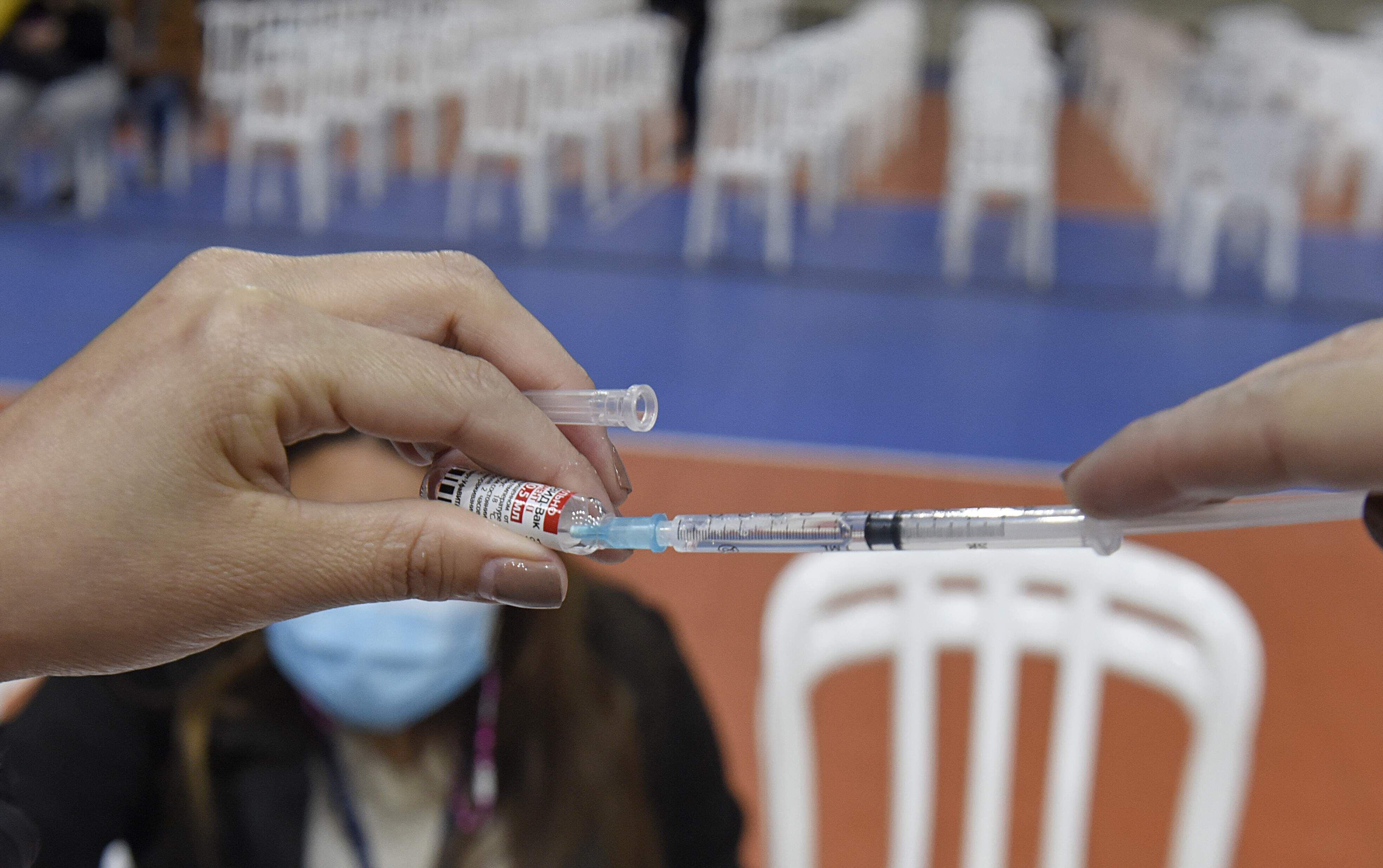 La Sociedad Paraguaya de Pediatría afirmó días atrás que ya solicitó a Salud Pública la vacunación de niños y adolescentes sanos y se espera que la inoculación se pueda dar tras el arribo de las dosis de Covaxin. 