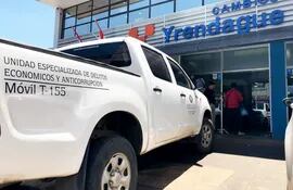 Una comitiva fiscal confiscó documentaciones de la casa de cambios Yrendague SA, ubicada sobre la avenida Curupayty, en el microcentro de Ciudad del Este.
