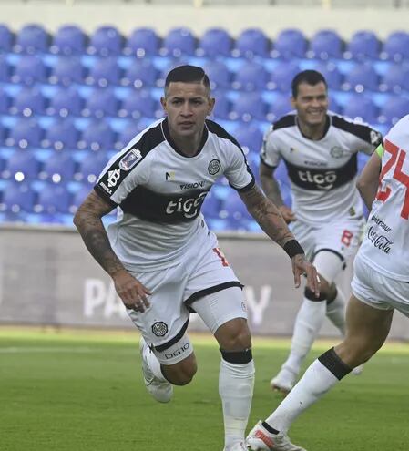Derlis González (26 años) registró el primer gol del partido y en los penales aportó su “granito de arena” para la causa franjeada.