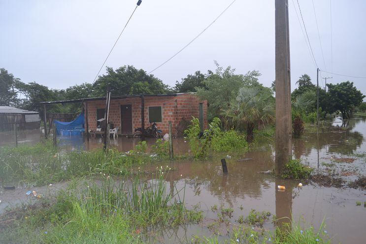 La gran cantidad de lluvia inundó varias viviendas en Fuerte Olimpo.