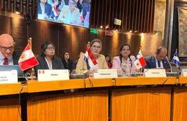 La embajadora Helena Felip en representación de Paraguay en el evento internacional en Chile.