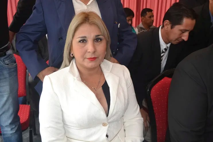 Cinthia Benitez (ANR), nueva gobernadora del Alto Paraguay, gracias a una medida cautelar de la Justicia Electoral.