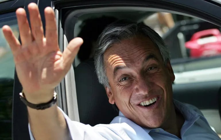 Fotografía de archivo fechada el 14 de enero de 2006 del expresidente chileno Sebastián Piñera (2010-2014, 2018-2022) durante un acto de campaña en Santiago (Chile).