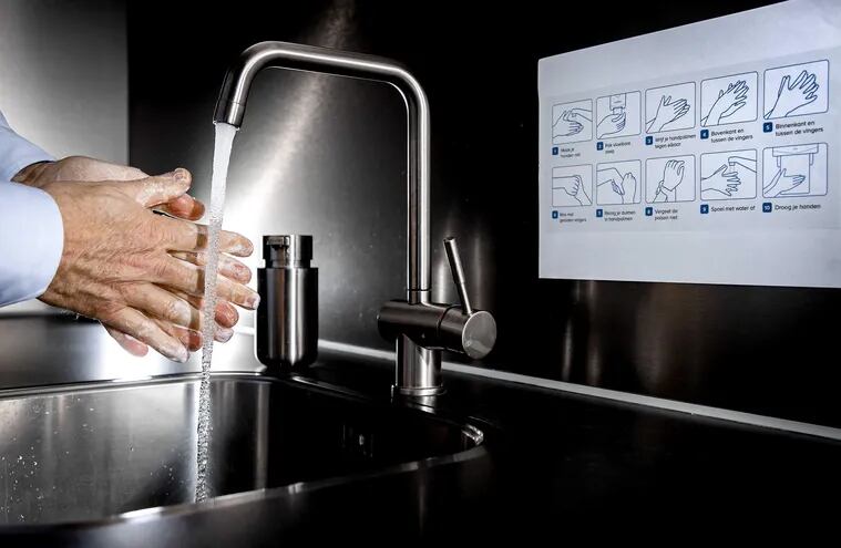 El lavado correcto de las manos es una de las medidas de prevención para frenar la propagación de virus.