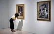 Una persona observa uno de los cuadros de la nueva exposición temporal del Museo Picasso de Málaga, 'María Blanchard. Pintora a pesar del cubismo', una retrospectiva que ofrece a través de 85 obras un recorrido cronológico por las diferentes etapas de la vida artística de esta pintora cántabra, figura esencial del cubismo.