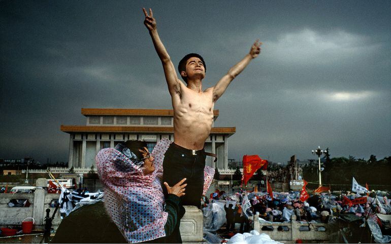 Plaza de Tiananmen, Pekín, 1989. Foto: Stuart Franklin.