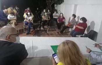 La primera reunión de la coalición opositora para controlar las mesas en Asunción.