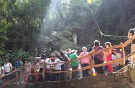 En el recorrido se prevé la visita a la gruta de Nuestra Señora del Yvytyruzu.