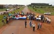 Los estudiantes de la Universidad Nacional del Este en uno de las cierres de ruta en Alto Paraná, en protesta contra la Ley Hambre Cero.