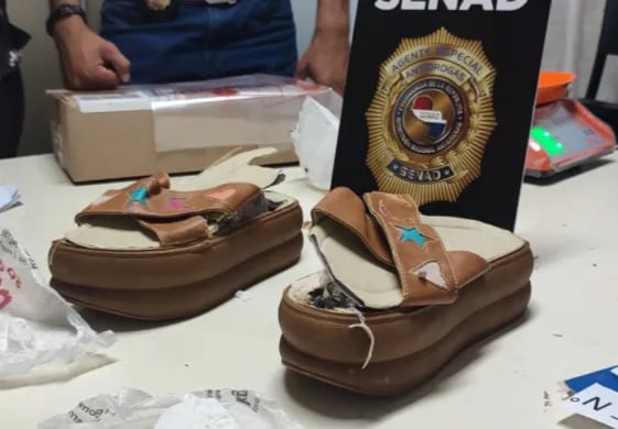 Zapatos en los cuales se escondieron 156 gramos de cocaína