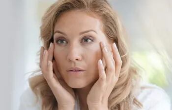 Es muy recomendable la aplicación del ácido hialurónico para el tratamiento efectivo de la piel del rostro mejorando la textura y combatir la flacidez.