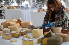 La ciudad española de Oviedo se convirtió en la capital mundial del queso para acoger el World Cheese Awards (WCA) 2021, que reúne a más de 4.000 quesos de 48 países de los cinco continentes, y sirve de punto de encuentro para los productores mundiales tras el paréntesis forzado por la pandemia.