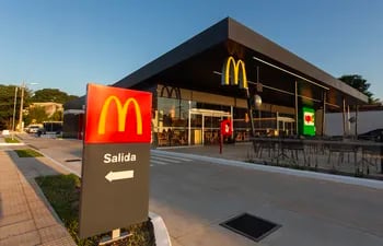 McDonald's habilitó un nuevo restaurante sobre la Avda. Félix Bogado y Madrinas de la Guerra del Chaco.