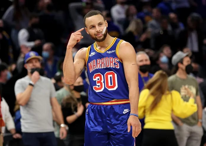 Stephen Curry, base de Golden State Warriors, registró una nueva marca histórica en la NBA al alcanzar los 3.000 triples.