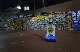 Los paquetes de marihuana prensada incautados en Foz de Yguazú, municipio fronterizo de Brasil.