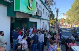 Socios de San Cristóbal coparon las entidad para intentar retirar sus ahorros, esto tras enterarse de la intervención fiscal