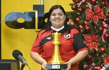 La docente  y profesional ajedrecista, WIM Gabriela Vargas Talavera (35 años), en ABC Cardinal.