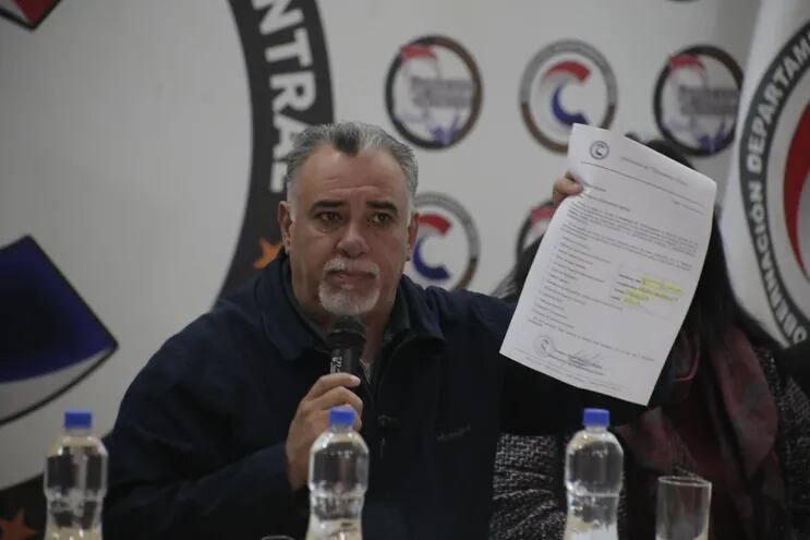 Gustavo Machuca (ANR) llamó a una conferencia para justificar sus llamados a licitación.