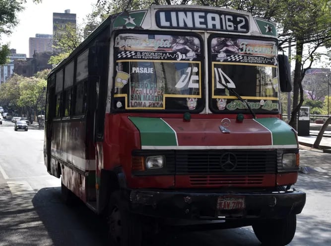 Bus de a línea 16-2 de Asunción.