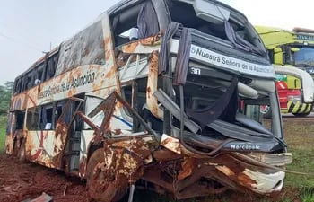 Accidente de un bus de la empresa Nuestra Señora de la Asunción en el que fallecieron dos mujeres. Fue en el kilómetro 138 de la ruta PY02, cerca de Coronel Oviedo, en Caaguazú.