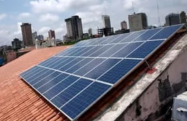 los-paneles-solares-estan-sobre-el-techo-del-edificio-del-cabildo-y-desde-ahi-se-genera-la-energia-fotovoltaica--213548000000-1410214.jpg