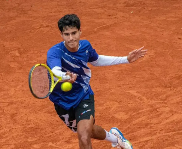 El tenista paraguayo Adolfo Daniel Vallejo en el partido de los cuartos de final del ATP Challenger Tour Santa Fe, en Argentina.